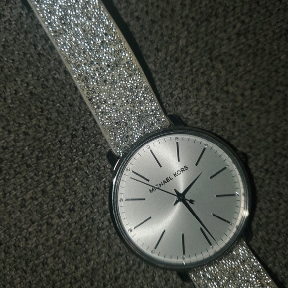 Michael Kors MK Glitter Women's Watch Silver - Picture 2 of 5